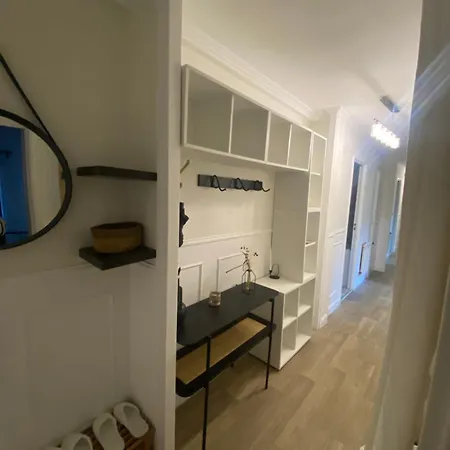 Bel Spacieux ,convivial De 3 Avec Parking Privé Sécure