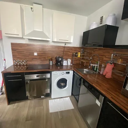 Appartement Bel Spacieux ,convivial De 3 Avec Parking Prive Secure