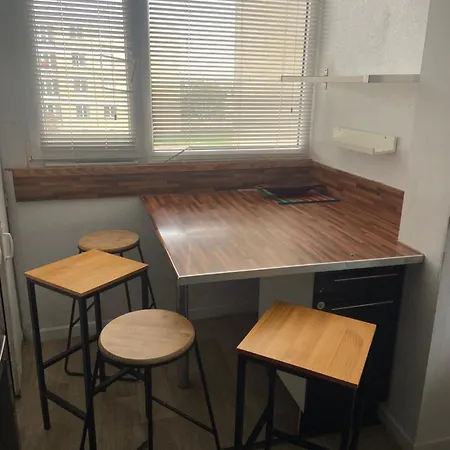 Bel Spacieux ,convivial De 3 Avec Parking Prive Secure דירה קאין