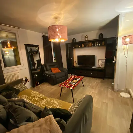 Bel Spacieux ,convivial De 3 Avec Parking Privé Sécure *