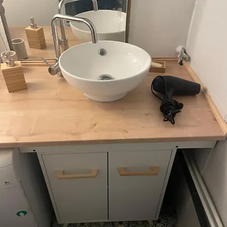Bel Spacieux ,convivial De 3 Avec Parking Privé Sécure *