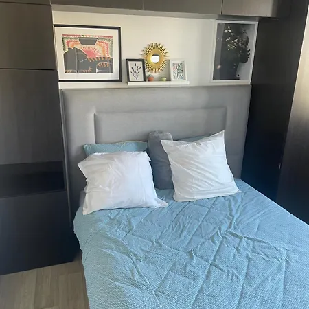Bel Spacieux ,convivial De 3 Avec Parking Prive Secure דירה קאין