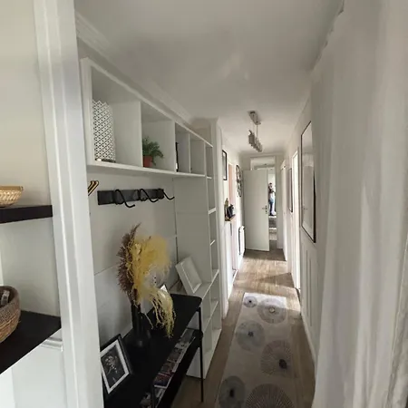 Bel Spacieux ,convivial De 3 Avec Parking Privé Sécure *