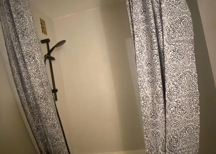 Bel Spacieux ,convivial De 3 Avec Parking Prive Secure Διαμέρισμα