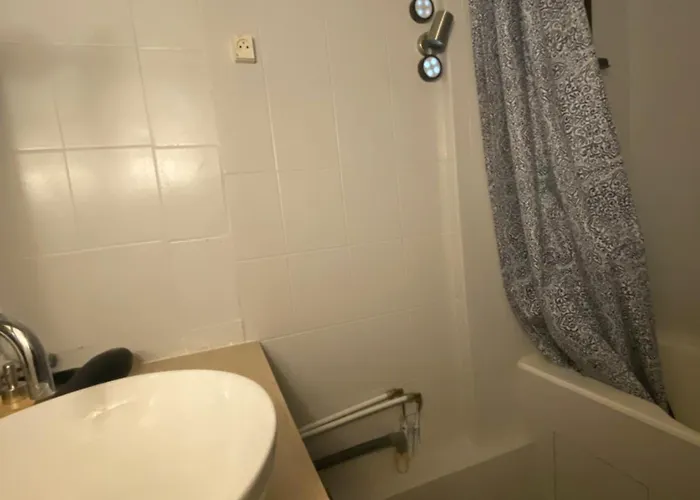 Bel Spacieux ,convivial De 3 Avec Parking Prive Secure Διαμέρισμα Καν