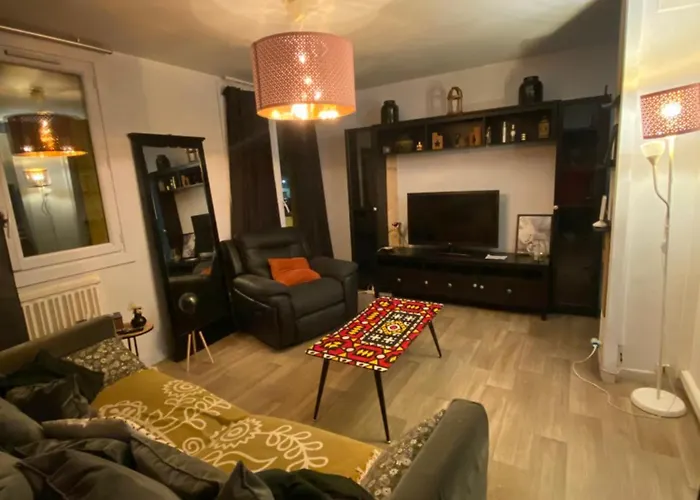 Bel Spacieux ,convivial De 3 Avec Parking Privé Sécure *