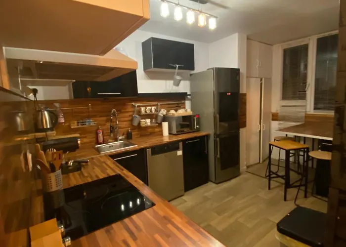 Bel Spacieux ,convivial De 3 Avec Parking Privé Sécure *