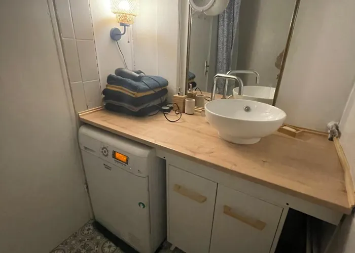 Διαμέρισμα Bel Spacieux ,convivial De 3 Avec Parking Prive Secure Καν